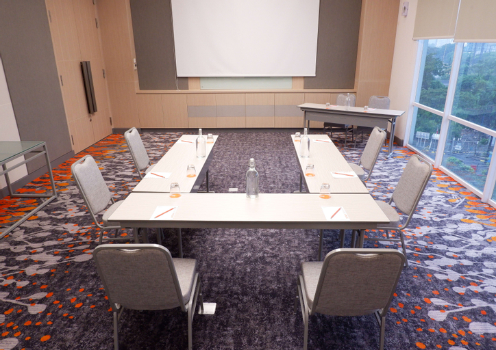 HARRIS Hotel & Conventions Bundaran Satelit Surabaya, Surabaya