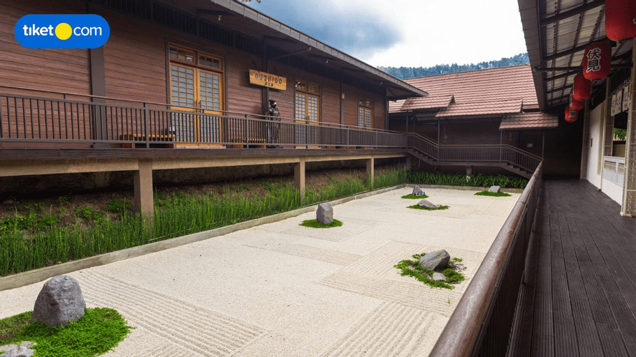 Exterior & Views 6