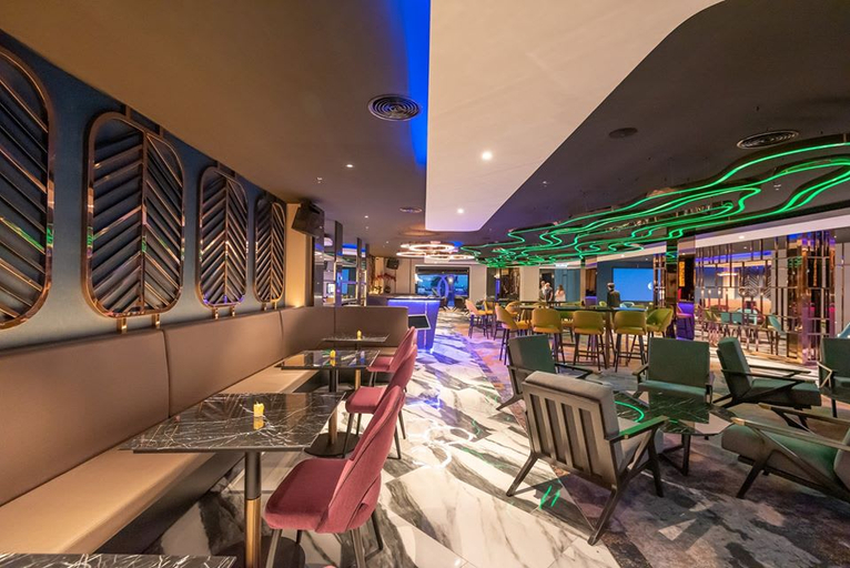 Ames Hotel - Food & Drinks