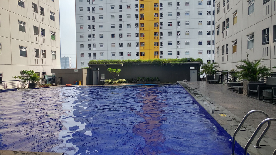 Others 3, New Furnished 2BR with Sofa Bed Green Pramuka Apartment By Travelio, Jakarta Pusat