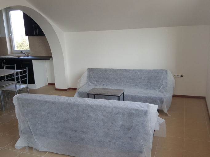 Public Area 5, Apartmány Horná Seč, Levice
