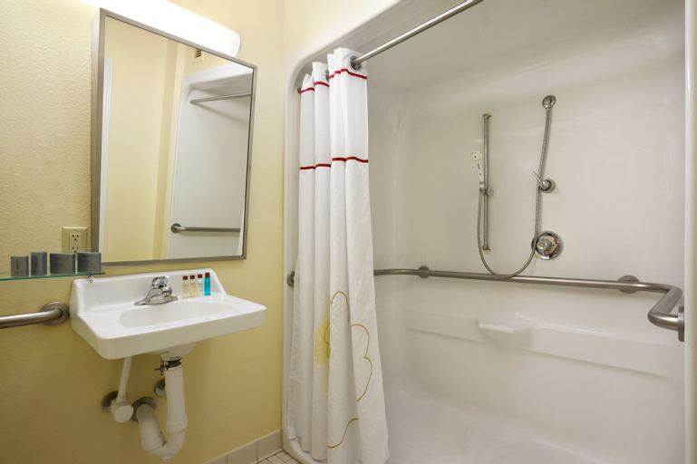 Bathroom 15