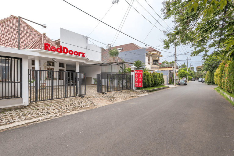 RedDoorz Syariah near Gajayana Stadium Malang, Malang