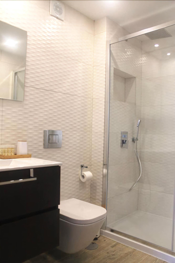Bathroom 5, Guilhim Guest House, Nazaré