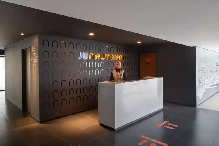 JW Naungan Coliving, Solo