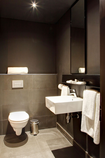 Bathroom 4, Stock Exchange Apartment Hotel, City of Cape Town