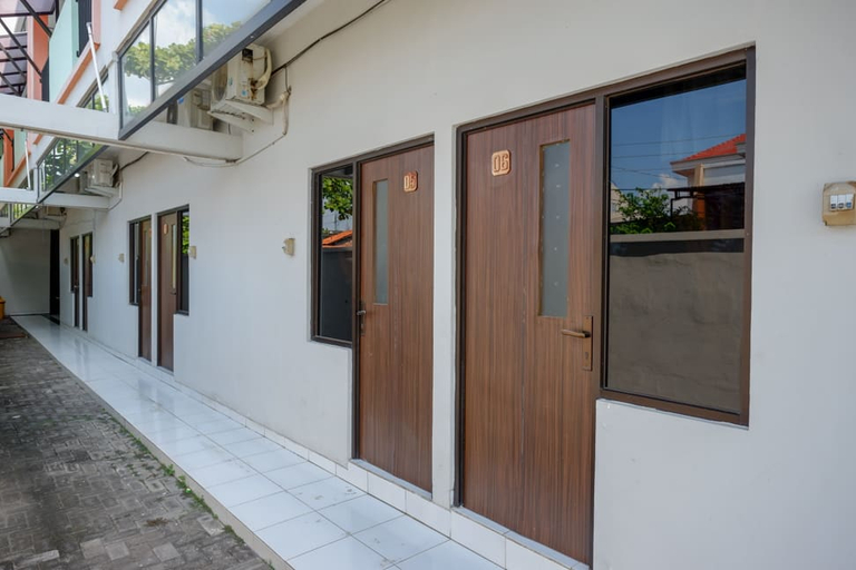 Public Area 2, RedDoorz near Stasiun Tawang Semarang, Semarang