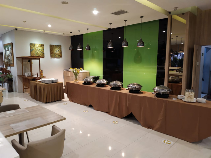 Food & Drinks 18