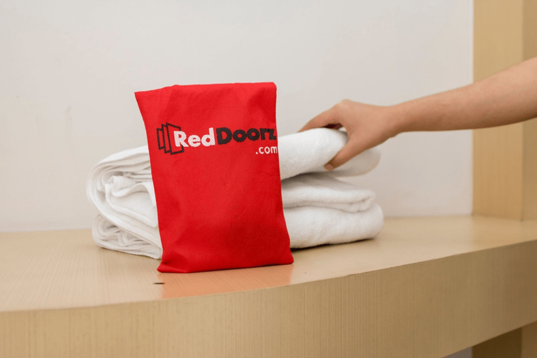 Exterior & Views 5, RedDoorz @ Galuh Mas, Karawang