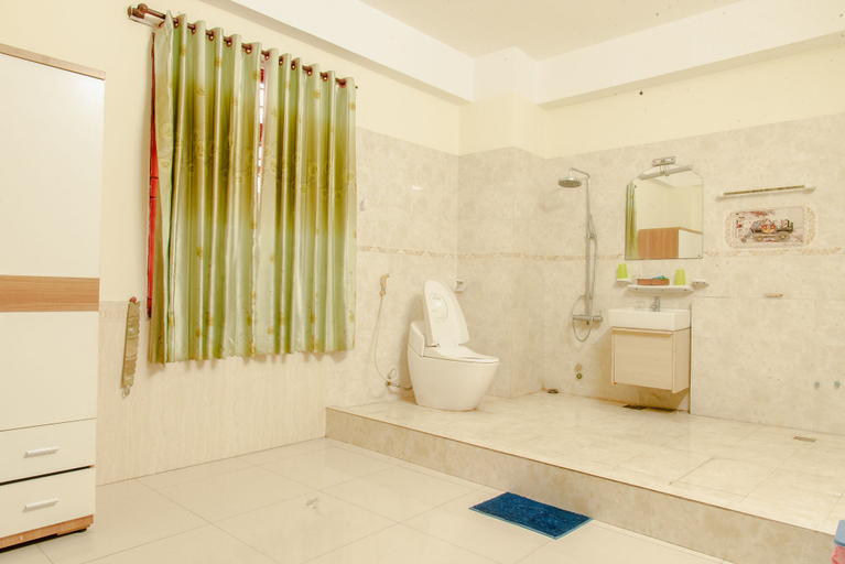 Bathroom, Hoang Minh hotel, Binh Tan