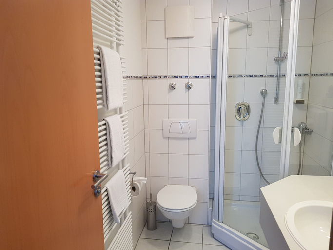 Bathroom 4, Hotel Habana, Ostalbkreis