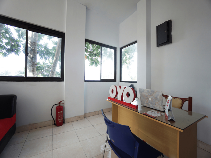 OYO 2566 Putri Kesia Rooms, Manado