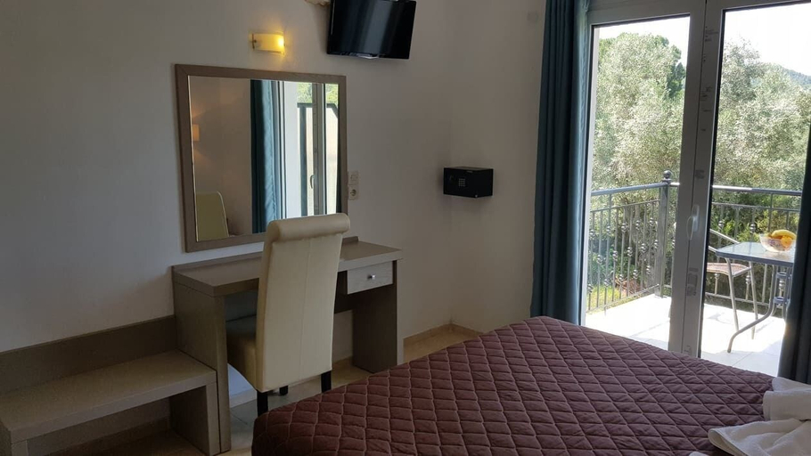 Bedroom 4, Troulos Hill Kirimis Studio, Thessaly