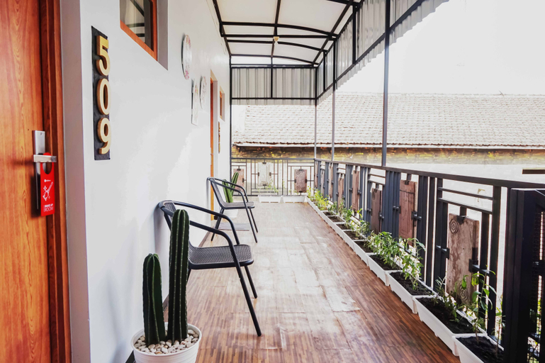 Others 5, RedDoorz near Velodrome Malang 2, Malang