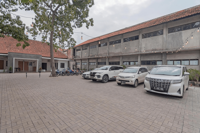 Exterior & Views 15
