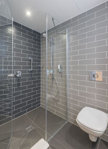 Bathroom 4, IHGホテルズ・ホリデイ・イン・エクスプレス・ライプツィヒ・シティ・ハウプトバーンホーフ, Leipzig