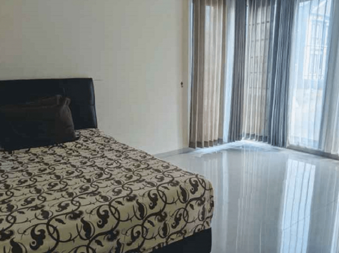 Bedroom 2, Villa Zakiya 5 Bedroom, Malang