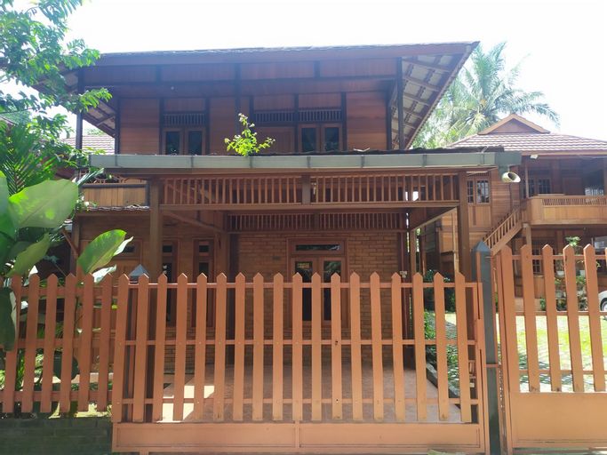 OYO 3383 Roemah Kayu Saragan Syariah, Magelang