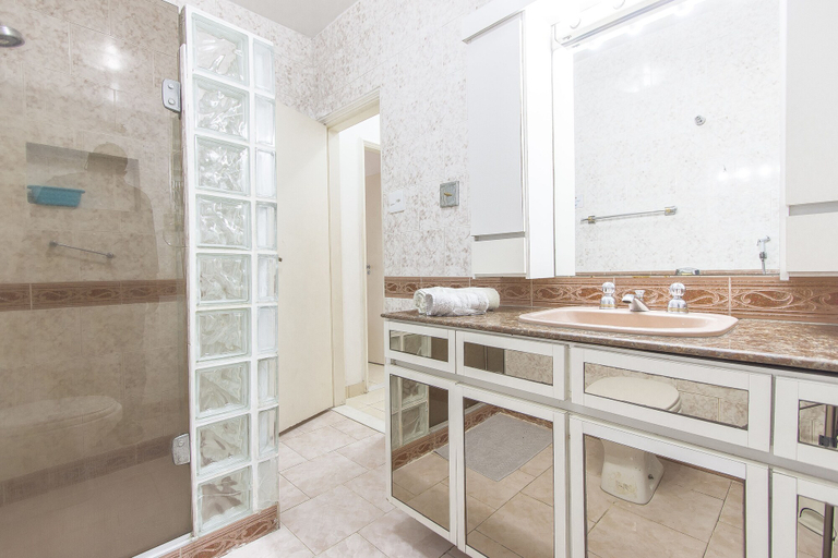 Bathroom 3, LineRio Praia de Copacabana 337, Rio de Janeiro