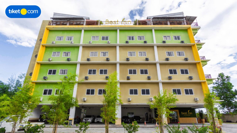 Exterior & Views 28