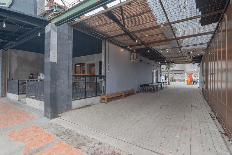 Exterior & Views 16