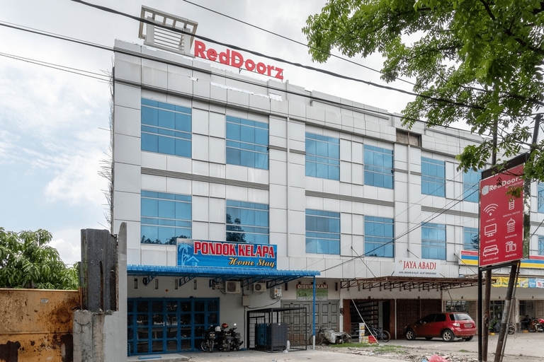 Exterior & Views 2, RedDoorz near Manhattan Square Medan, Medan