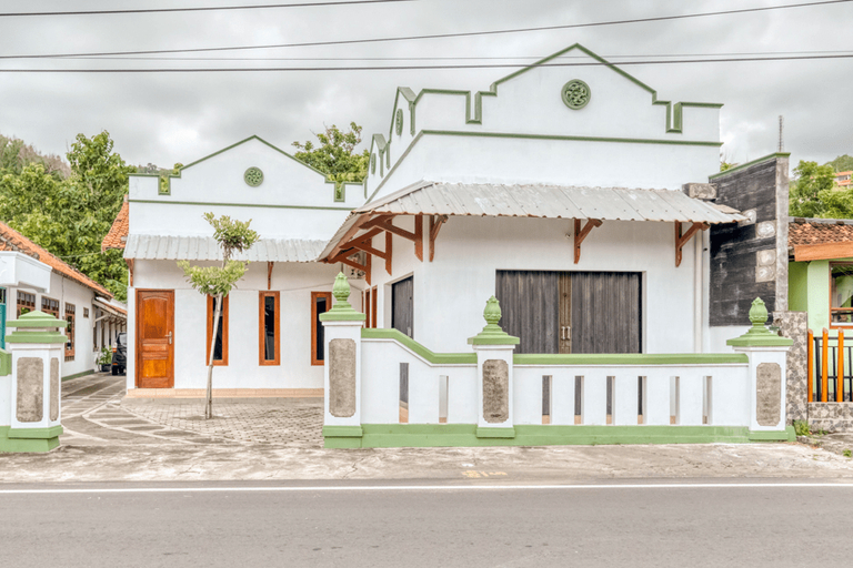 Exterior & Views 2, RedDoorz near Wisata Pantai Parangtritis, Bantul