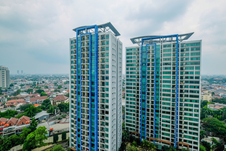 Exterior & Views, Stylish and Spacious 2BR Hampton's Park Apartment By Travelio, South Jakarta
