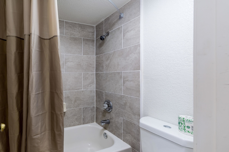 Bathroom 23