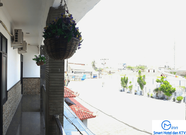 Exterior & Views 9