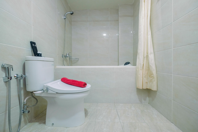 Cozy and Spacious Studio Apartment at Mustika Golf Residence By Travelio, Cikarang