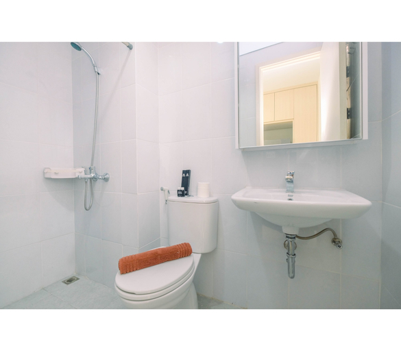 Comfy and Minimalist 1BR Patraland Urbano Apartment near Bekasi Station By Travelio, Bekasi