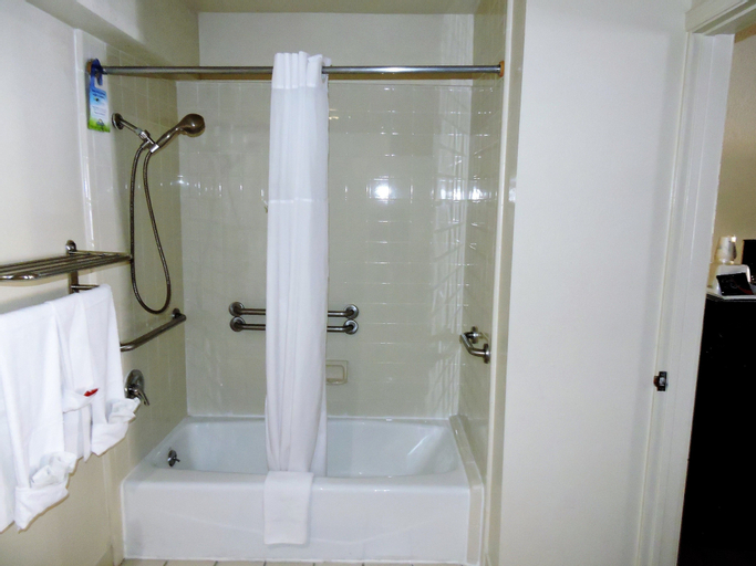 Bathroom 23