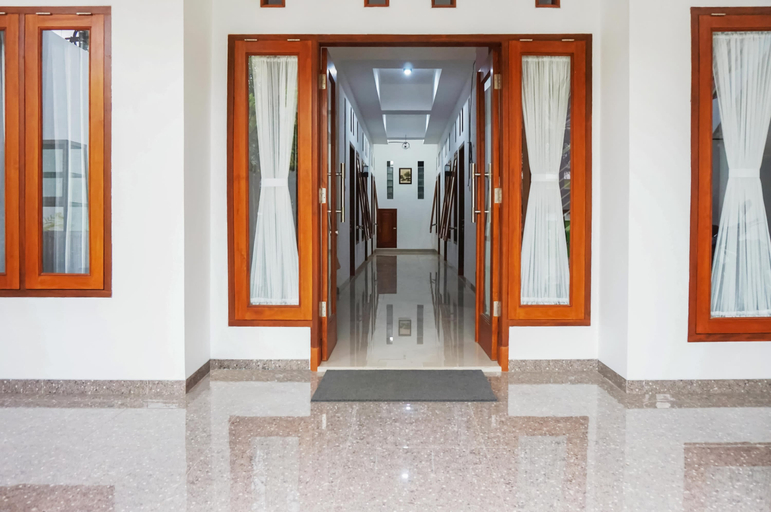 Public Area 2, RedDoorz @ Jalan Danau Limboto, Malang