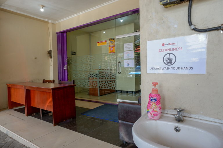 Bathroom 4, RedDoorz near Universitas Diponegoro Semarang 2, Semarang