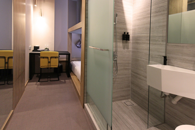 Bathroom 18