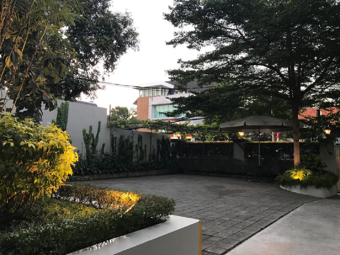 Others 5, Home 899 Patal Senayan, South Jakarta