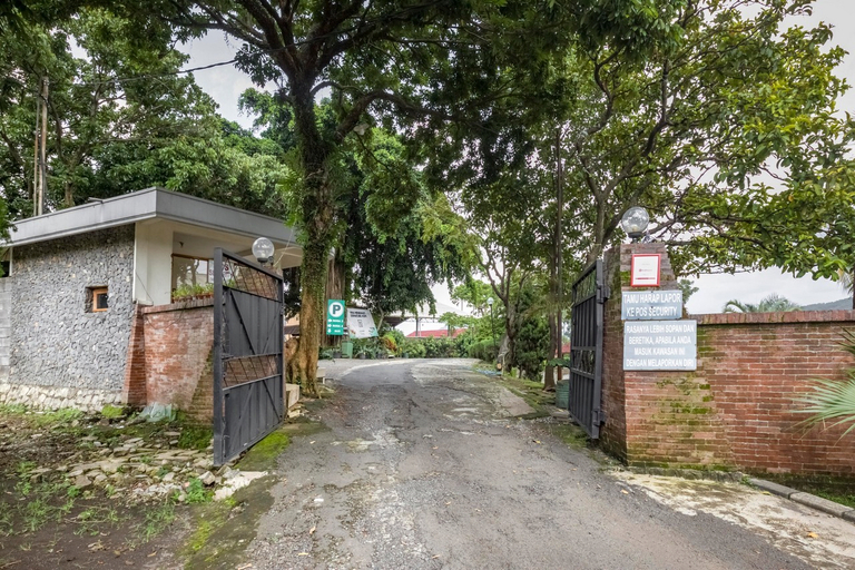 Exterior & Views 2, Reddoorz Plus @ Purwodadi, Pasuruan