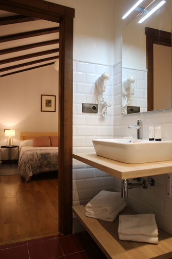 Bathroom 4, Hostal Rural Iruso, Navarra