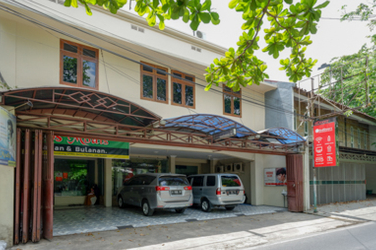 RedDoorz near Ahmad Yani Monument Park Kudus, Kudus