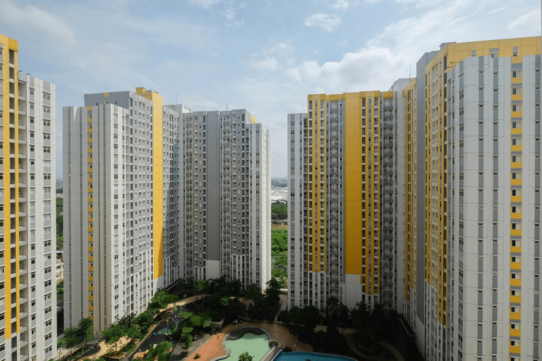 Exterior & Views 2, Comfy and Luxury 3BR Springlake Apartment By Travelio, Bekasi