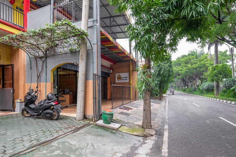 Exterior & Views 12