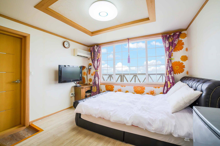 Bedroom 3, Beach Gallery Pension, Donghae