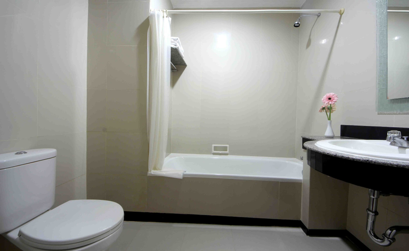 Bathroom 7