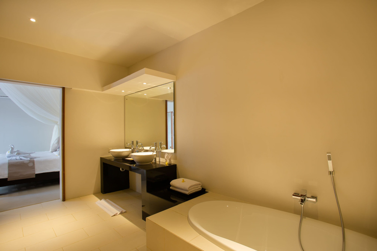 Bathroom 25