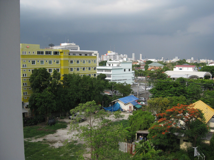 Komol Residence Bangkok, Bang Plad