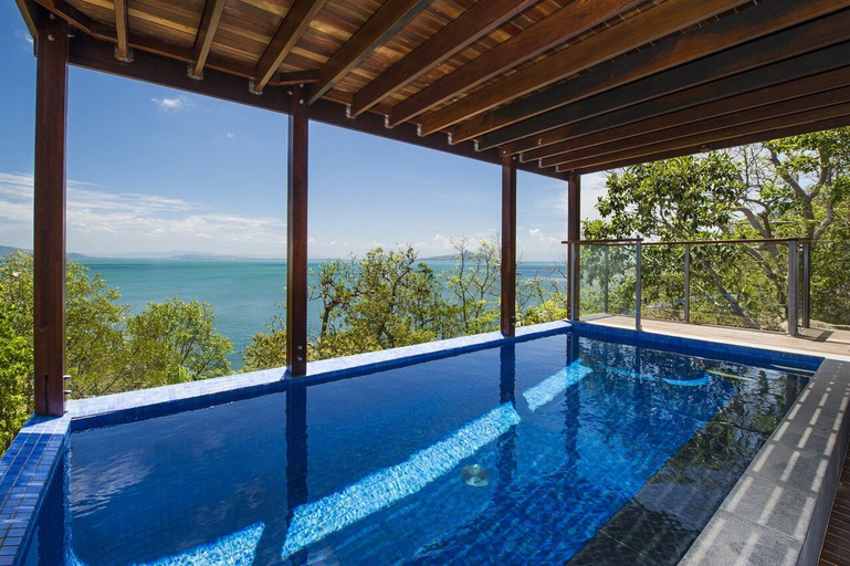 Sport & Beauty, Driftwood, Magnetic Island