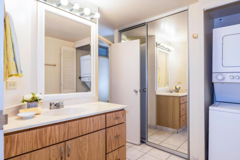 Bathroom, Waikiki Shore Ws305, Honolulu