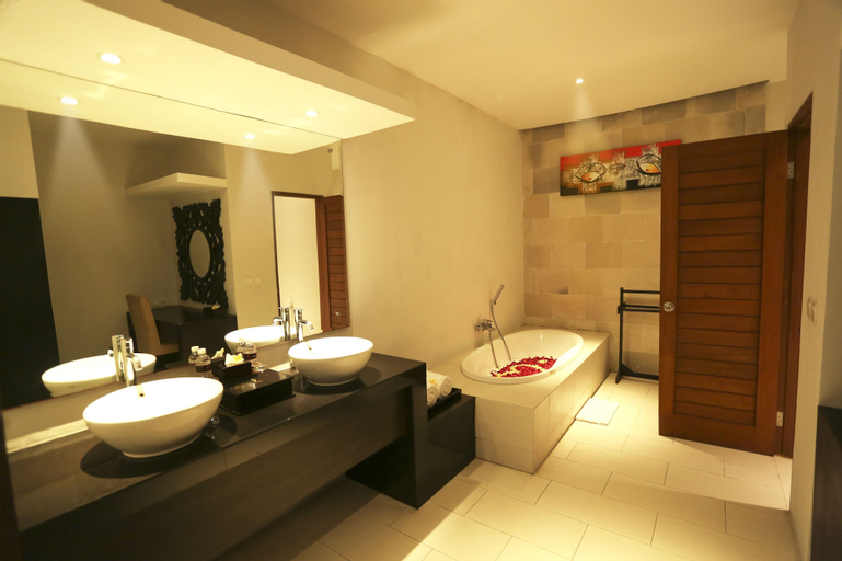 Bathroom 16