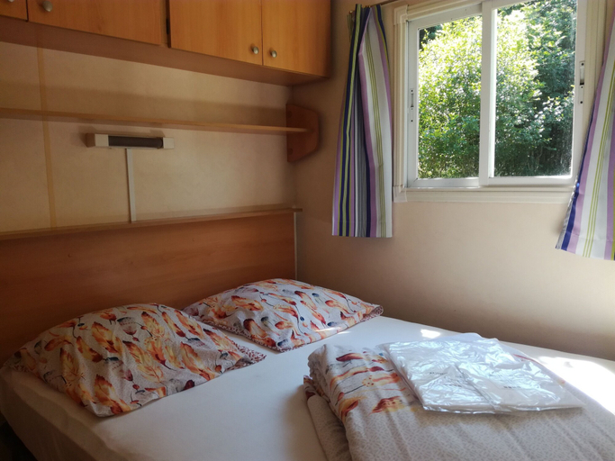 Bedroom 3, Camping de Fléchat, Puy-de-Dôme